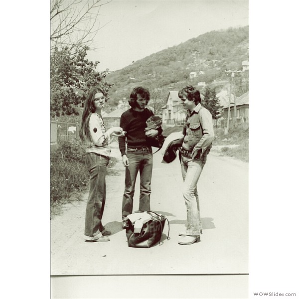 1975a